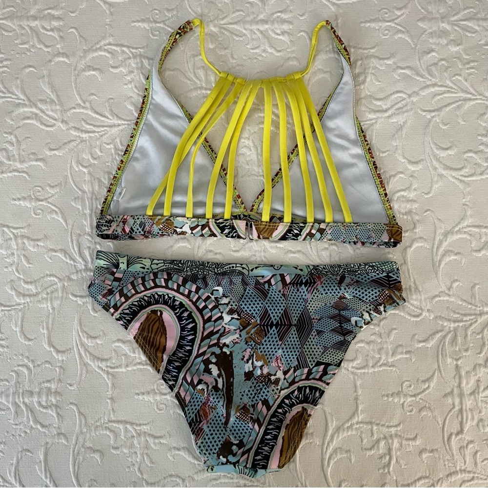 Swimsuit - Picture 2 of 4